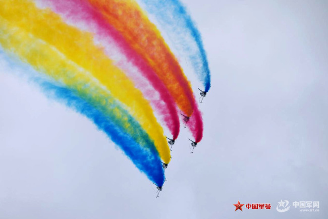 鹰击长空：镜头下的“蓝天舞者”