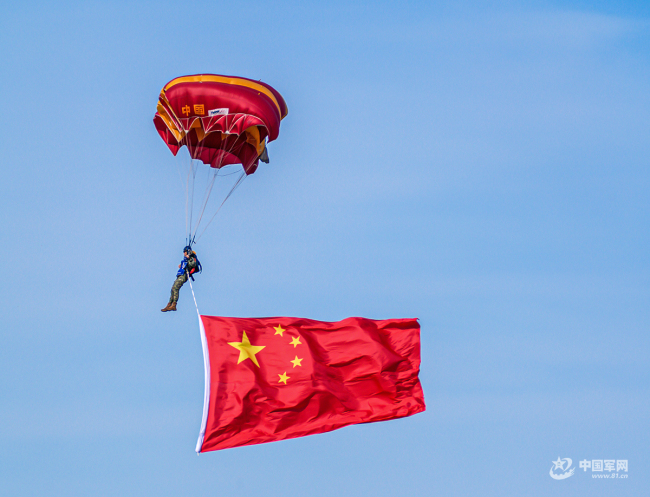 把诗写在蓝天，解锁中国军人的云端浪漫