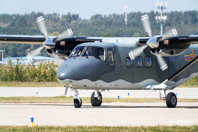 把诗写在蓝天，解锁中国军人的云端浪漫