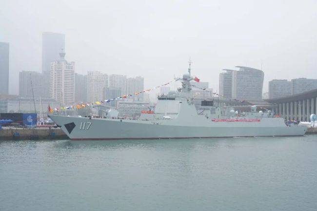 舰艇开放活动,海军小姐姐太宠娃了!