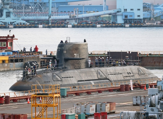 台自制潜艇推手黄曙光辞职“咨委”，曾被指控为贪污犯