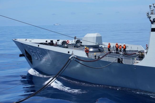 海军唐山舰、大庆舰、太湖舰奔赴亚丁湾