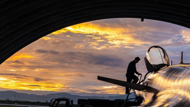 激战九霄！南部战区空军某部开展跨昼夜飞行训练！