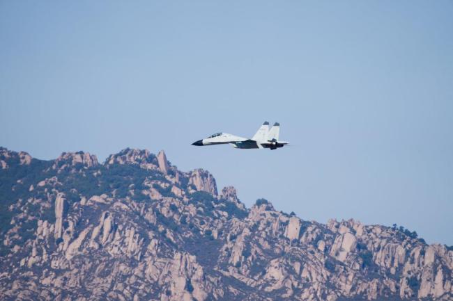 奋飞向战！海军航空兵歼-11B大片上新