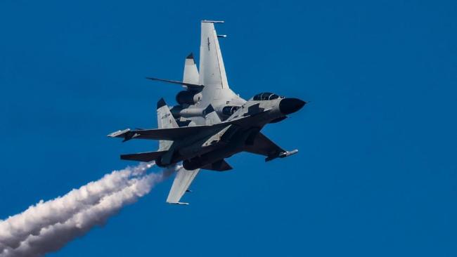 奋飞向战！海军航空兵歼-11B大片上新