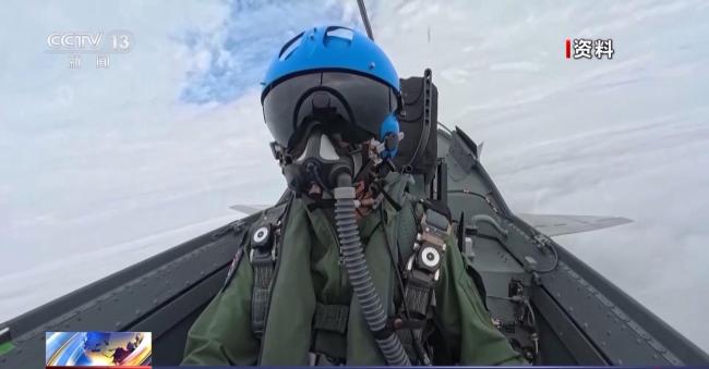 从“飞鲨”到舰载机体系 中国战机飞向深蓝