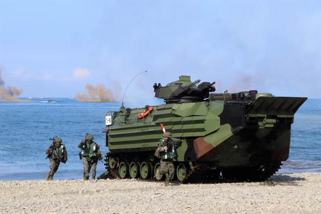 台海军陆战队在关岛登陆舰首次进行营级演习：