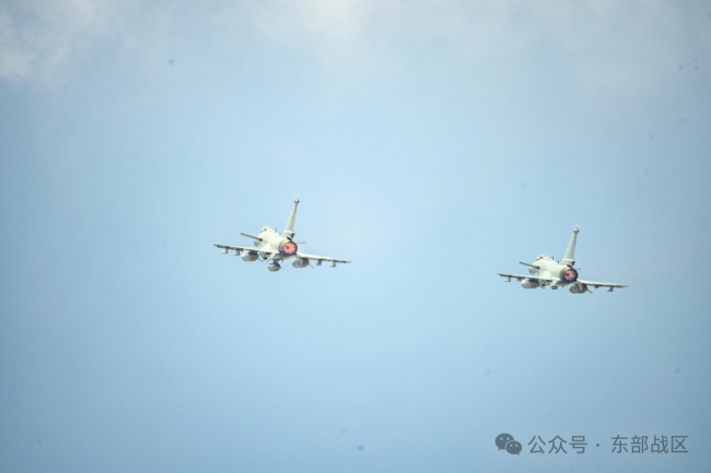 “计时,起飞!”云端之上飞行员锤炼实战能力