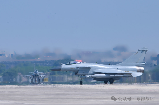 “计时，起飞！”云端之上飞行员锤炼实战能力