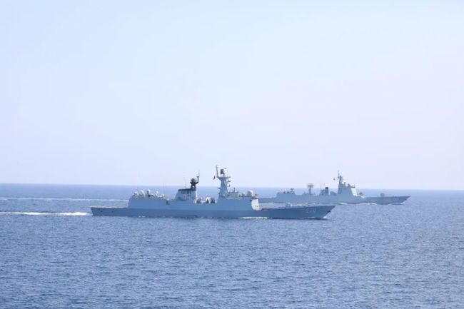 海军第48批护航编队开展反恐反海盗演练