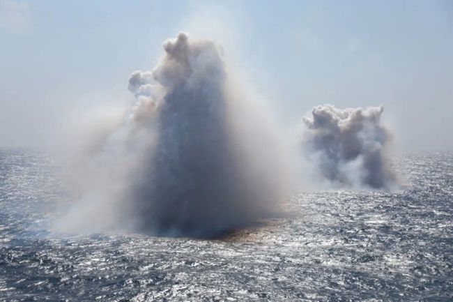 编队出击丨海军湖北舰开展实战化训练！