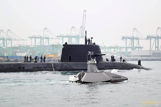海昆号潜艇曾五次出海，均未安装锚机。台湾媒体指责台军罔顾人命。
