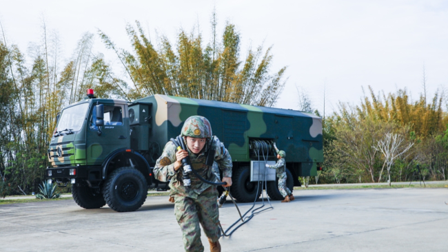 砥砺胜战之能 东部战区空军跨昼夜鏖战