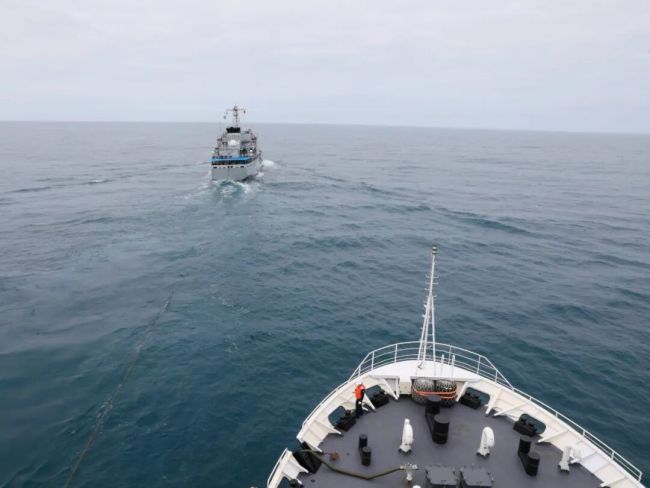 分秒必争！海上搜救实兵训练在南海某海域展开
