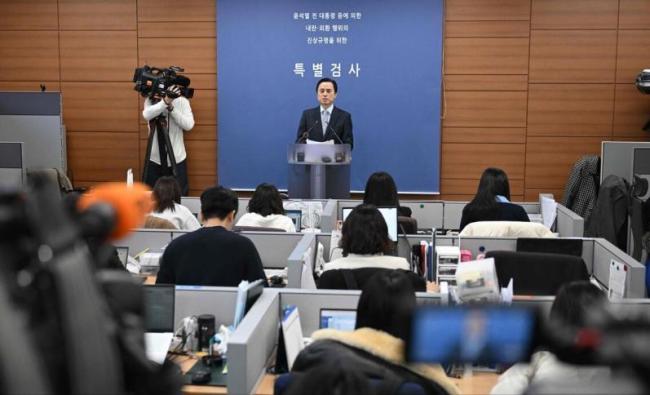 学者:尹锡悦遭到抛弃或彻底垮掉!