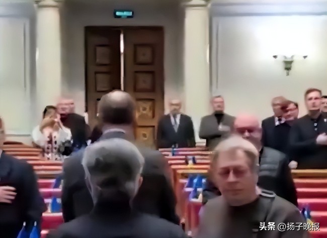 乌克兰议会会场爆发冲突,会场爆发激烈斗殴!