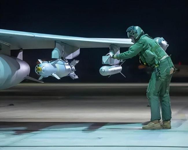 英法空军在叙发动联合空袭