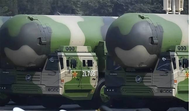 中国东风61导弹突然亮相！射程覆盖全球，突防速度27马赫？