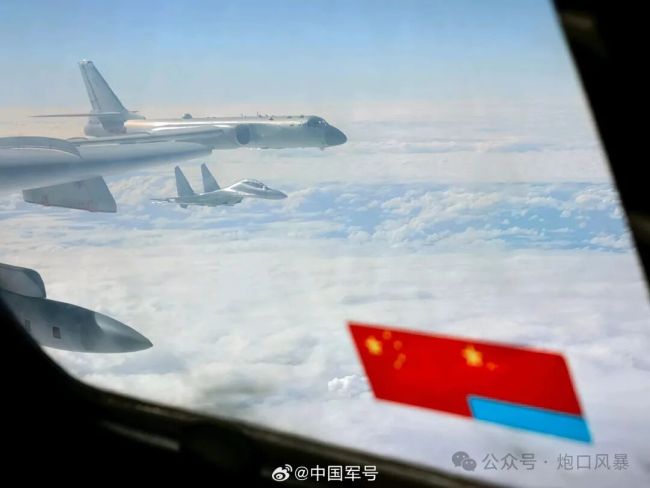 南海风波再起，菲律宾军机偷窥黄岩岛，072坦克登陆舰突现