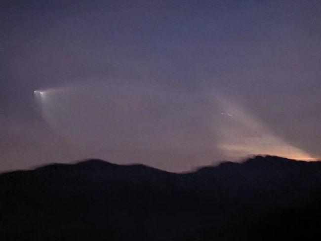 长征六号划过夜空太美了 夜空奇观引发热议
