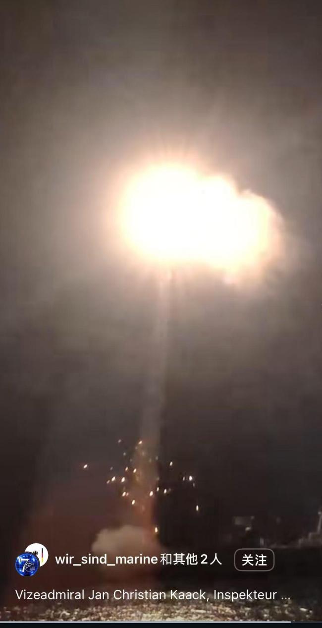 现场画面！外媒：德国海军夜间试射一枚以色列弹道导弹