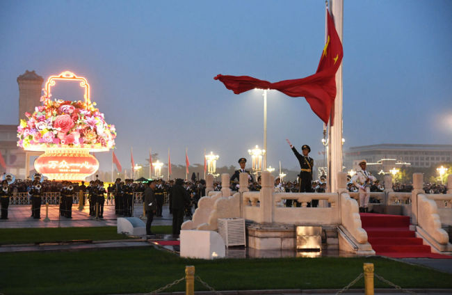 的升国旗仪式在北京天安门广场举行,庆祝中华人民共和国成立71周年