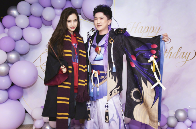 黄晓明为baby庆生后 俩人罕见“同框”零交流