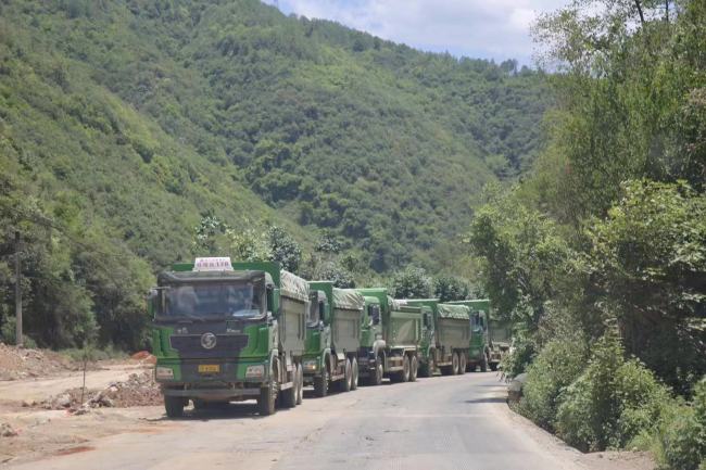 “追象”行动：撒菠萝、设护坡、20吨重卡路边待命