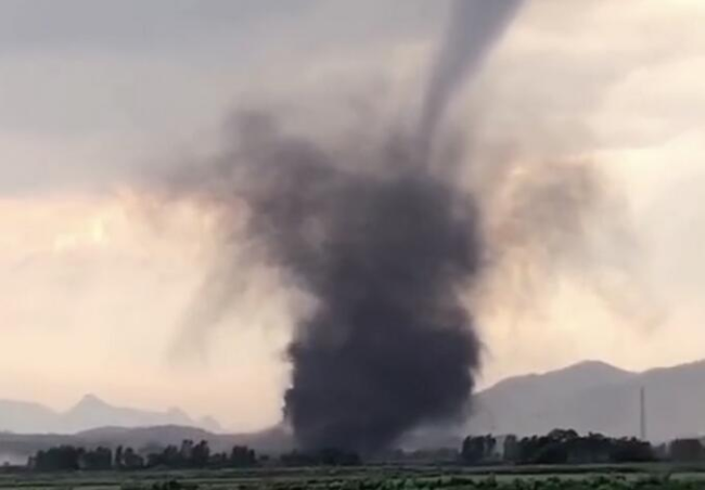 6月1日，黑龙江尚志市多个村屯遭受龙卷风袭击受灾。