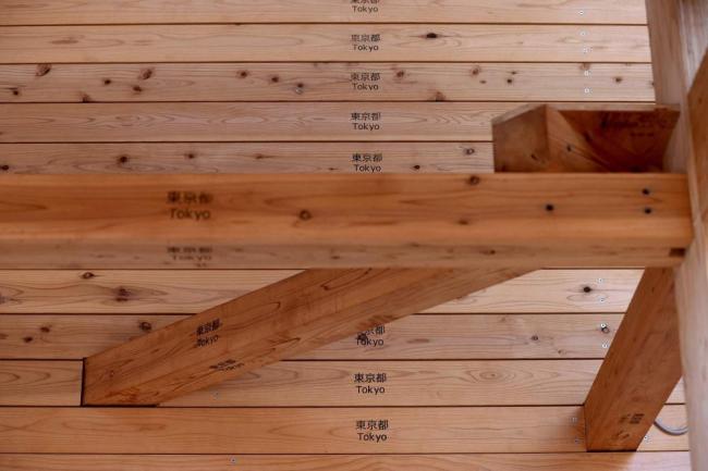 媒体探访东京奥运村 日式原木造奥运村广场