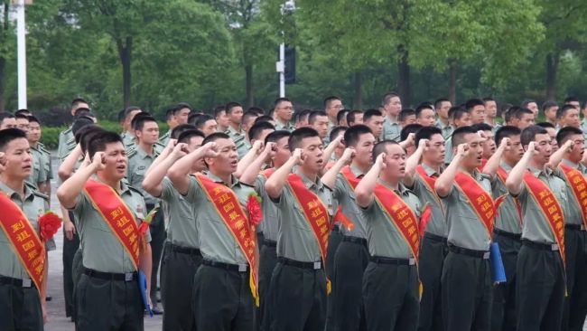 好样的！毕业了，他们都申请去戍边！