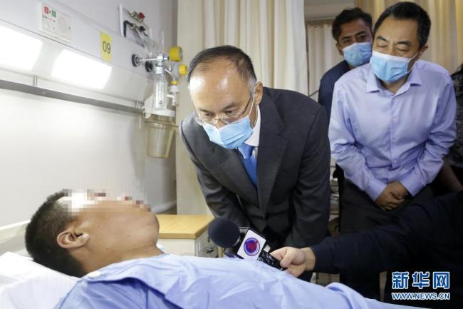 中国驻巴基斯坦大使赴医院看望部分受伤同胞