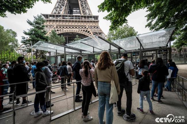 法国巴黎埃菲尔铁塔重新开放