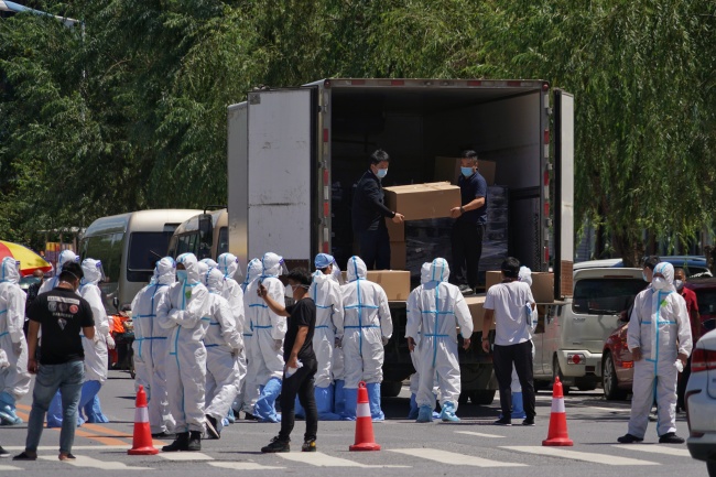 北京感染者所在小区居民测核酸