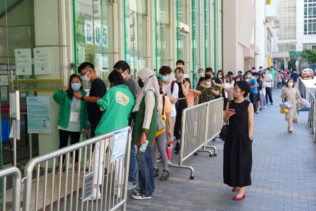 林郑月娥：香港不采取“与病毒共存”策略