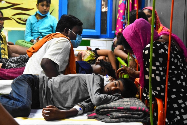 印度登革热疫情已致超200人死亡 当地病床告急