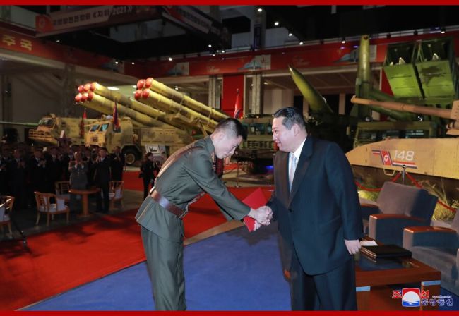 朝鲜举行国防展：洲际导弹 高超音速导弹等亮相