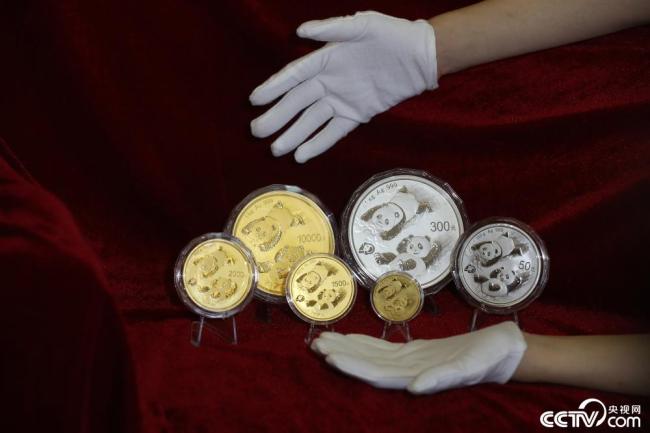 央行将发行2022版熊猫贵金属纪念币