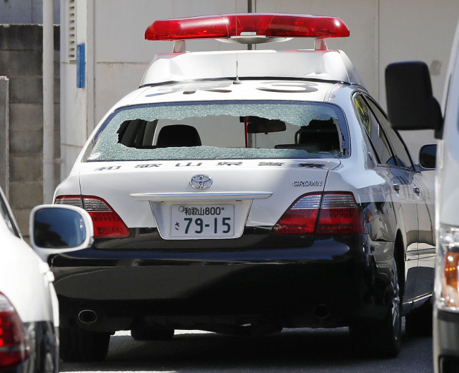 日本警察车队当街遇袭：嫌犯驾车撞击抢走部分证物