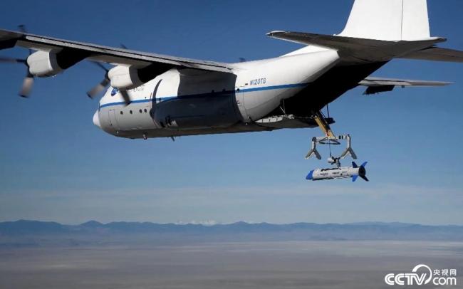 美军首次成功在空中回收无人机
