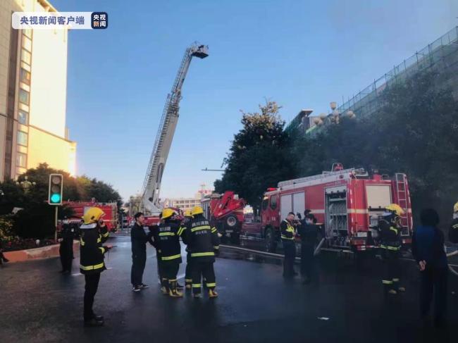 四川西昌市一酒店发生火灾 现场救出6名被困人员