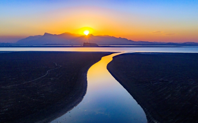 鄱阳湖进入枯水期 湿地景观美翻了