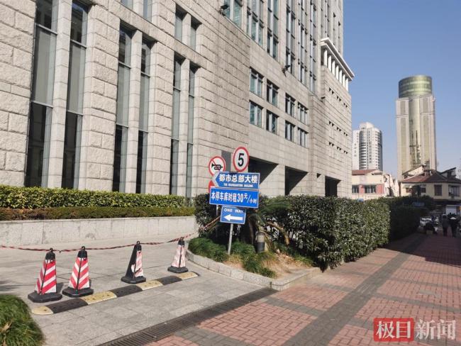 网传上海一写字楼出现风险人员，其工作地和住处人员紧急测核酸