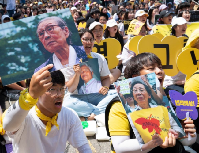 分歧难弥 日韩外长首次见面“话不投机”
