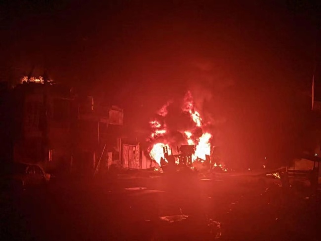 海地一辆运载汽油卡车发生爆炸 造成至少50人死亡