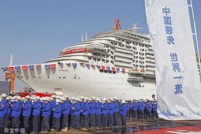 2021年12月17日，中国首制大型邮轮在上海外高桥造船有限公司顺利实现坞内起浮的里程碑节点。