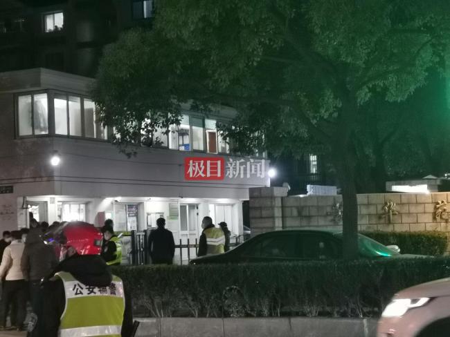 上海浦东新区一小区封控管理 民警：只能进不能出