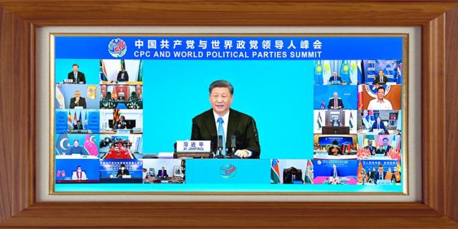 相框里的故事——聆听新年贺词，品读习近平主席书架照片的意涵