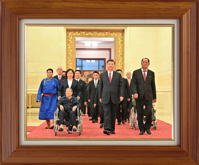 相框里的故事——聆听新年贺词，品读习近平主席书架照片的意涵