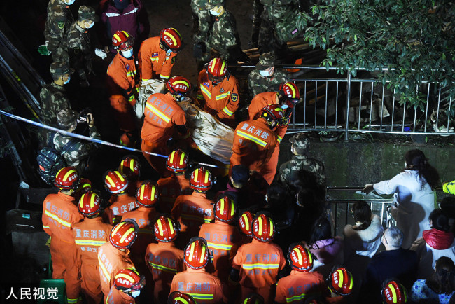 2022年1月7日12时10分，重庆市武隆区一单位食堂发生坍塌，造成多人被困，救援工作仍在进行中。